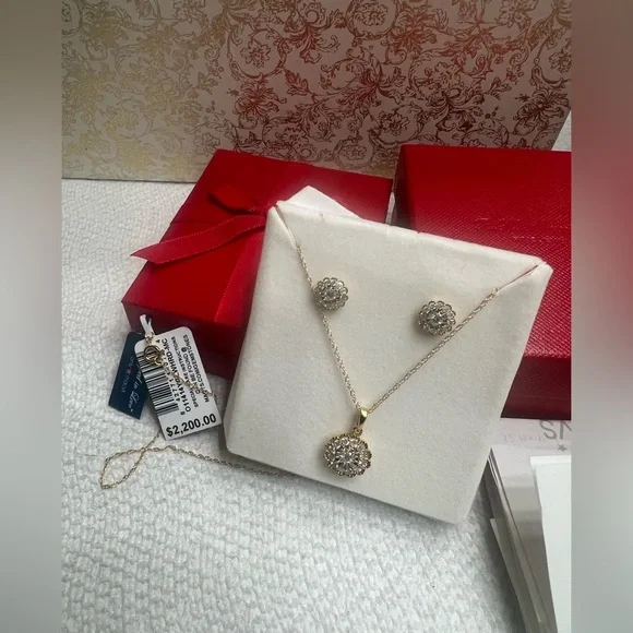 MACY’S 2-PC 1CT DIAMOND SET CLUSTER PENDANT NECKLACE & STUDS - Picture 10 of 17